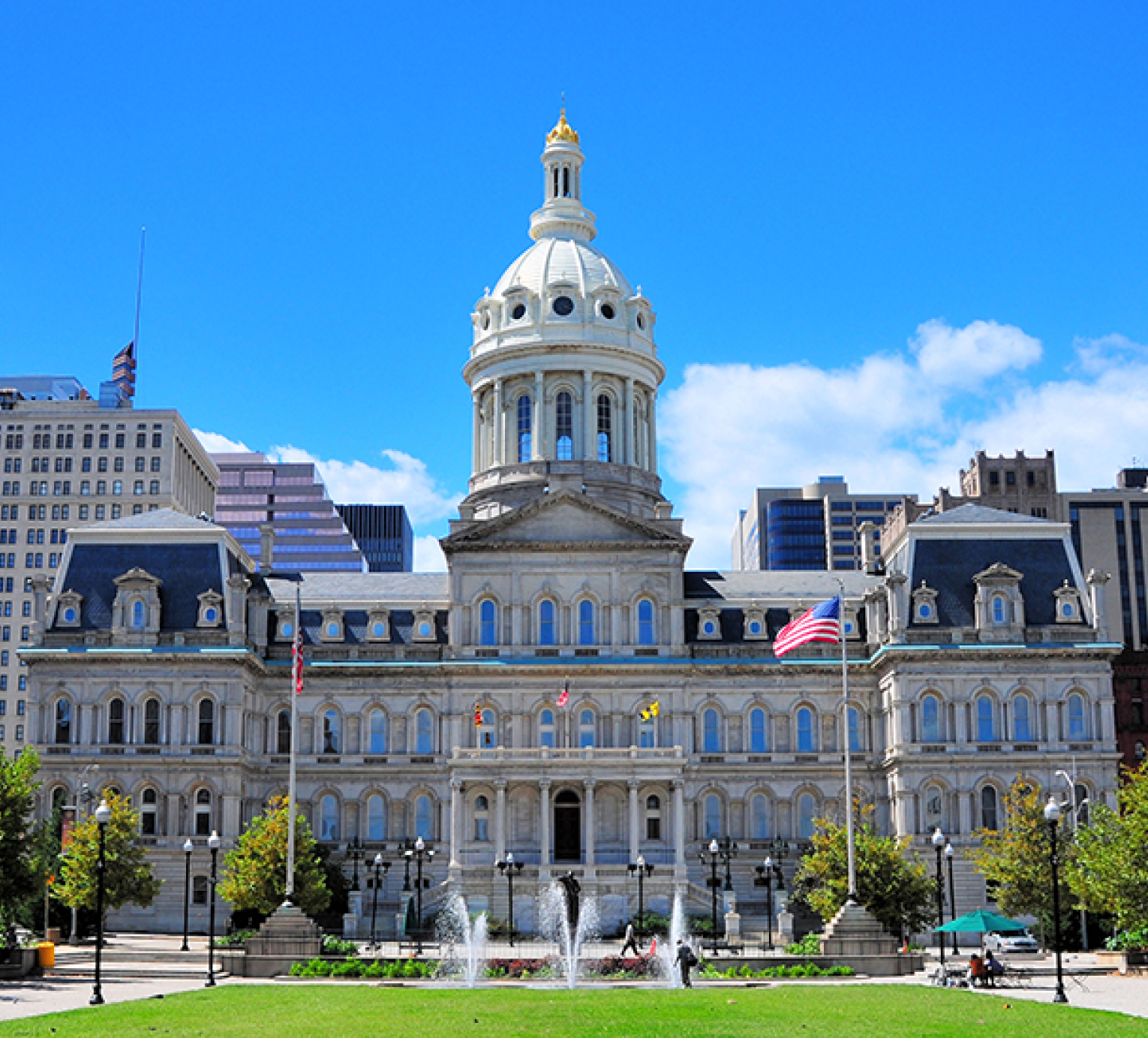 Baltimore City Hall Bright room with lots of windows and warm yellow trim set for a seated dinner
